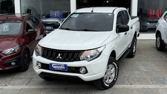 MITSUBISHI L200 TRITON 2.4 16V TURBO DIESEL GL CD 4X4 MANUAL MITSUBISHI L200 TRITON 2.4 16V TURBO DIESEL GL CD 4X4 MANUAL